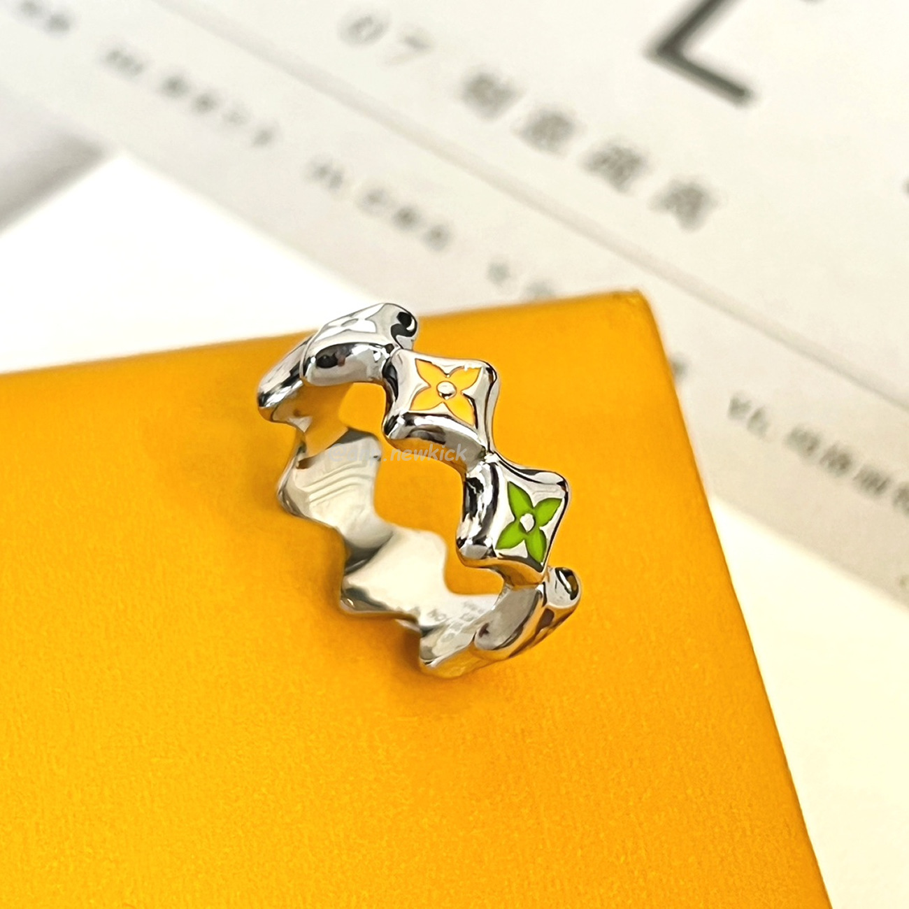 Louis Vuitton Mng Party Set Of 2 Rings Multicolored (3) - www.newkick.vip